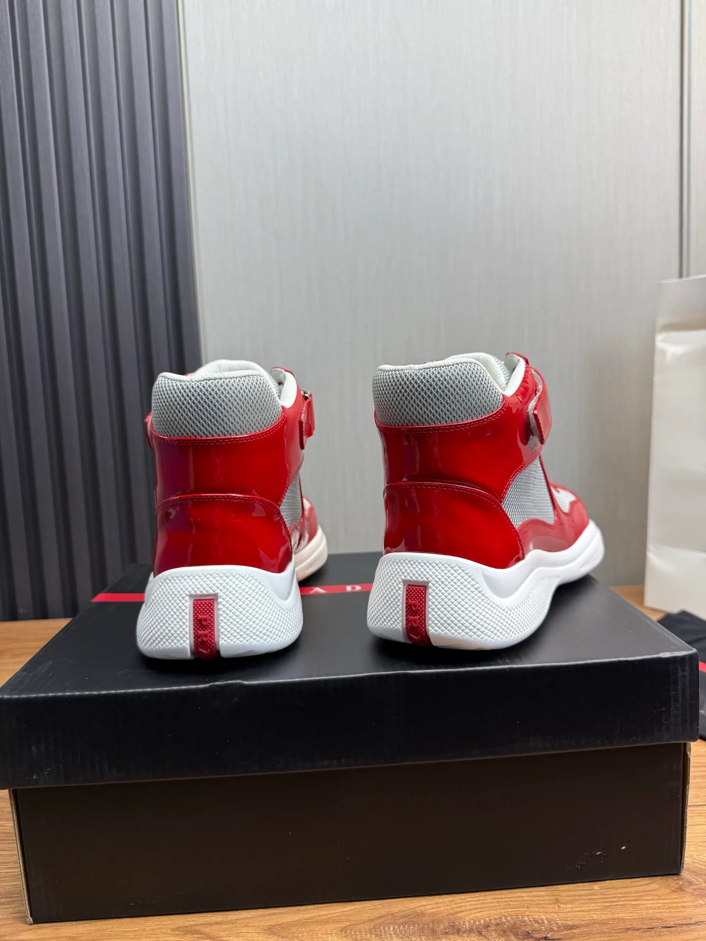 Men's shoes 700💰 [PRADA] Hot selling items🔥Must be recommended every day~~ Official website synchronized, 1:1 high quality shipments✔️ Imported cowhide fabric, cowhide lining, original bottom, high-end airplane box packaging🎁 38-45 (38.45 custom-made, non-refundable)